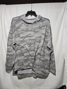 The Sweatshirt Project Gray Camo Hoodie Top Women's Size 1X Twist Front GUC